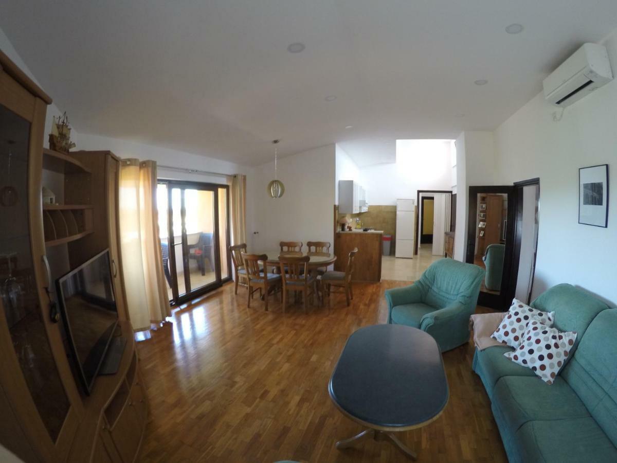 شقة Apartman Koralj بولا المظهر الخارجي الصورة